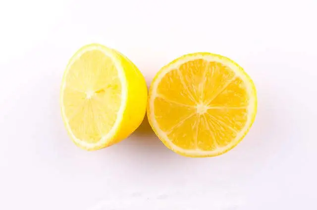 El limón es una fruta